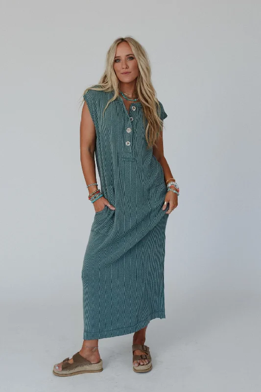 Madeline Textured Maxi Dress - Moss